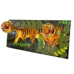 Vtg Wood Peg Wall Hanger Hand Painted Tigers in Jungle, Head and Neck the Peg
